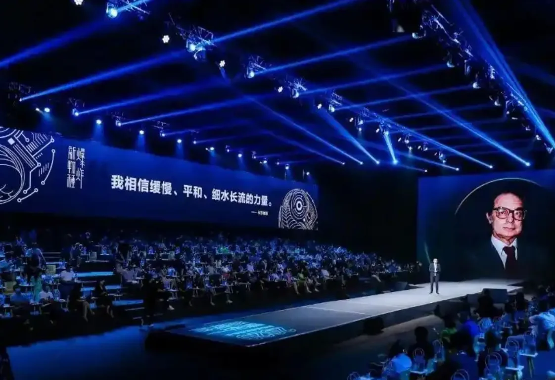 2017—2025，连续九年的新物种爆炸商业方法发布 · 9